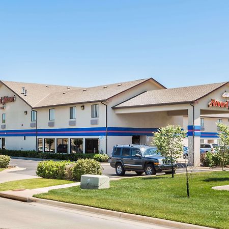 Howard Johnson By Wyndham Wichita Airport Eksteriør bilde