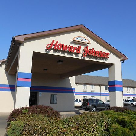 Howard Johnson By Wyndham Wichita Airport Eksteriør bilde