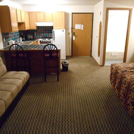 Howard Johnson By Wyndham Wichita Airport Eksteriør bilde