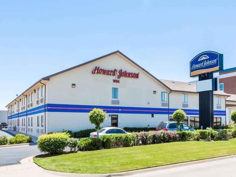Howard Johnson By Wyndham Wichita Airport Eksteriør bilde