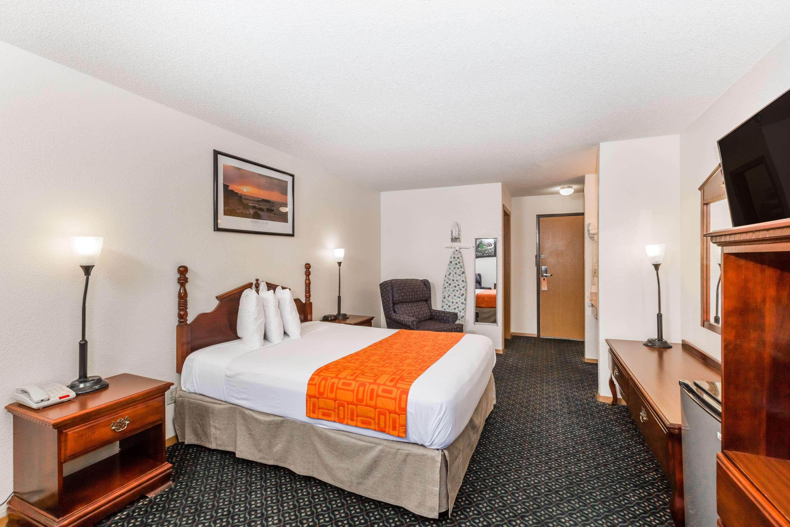 Howard Johnson By Wyndham Wichita Airport Eksteriør bilde