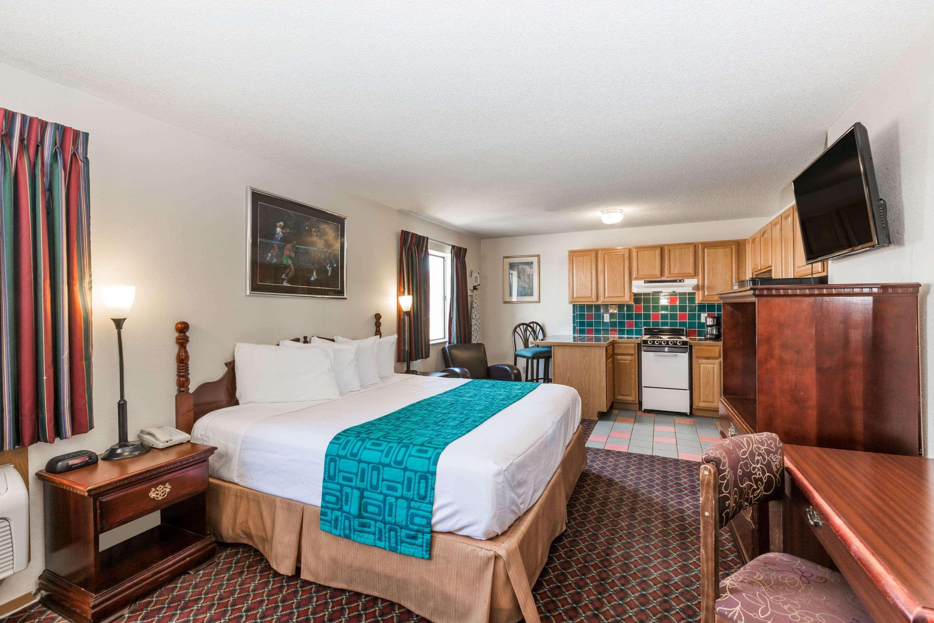 Howard Johnson By Wyndham Wichita Airport Eksteriør bilde