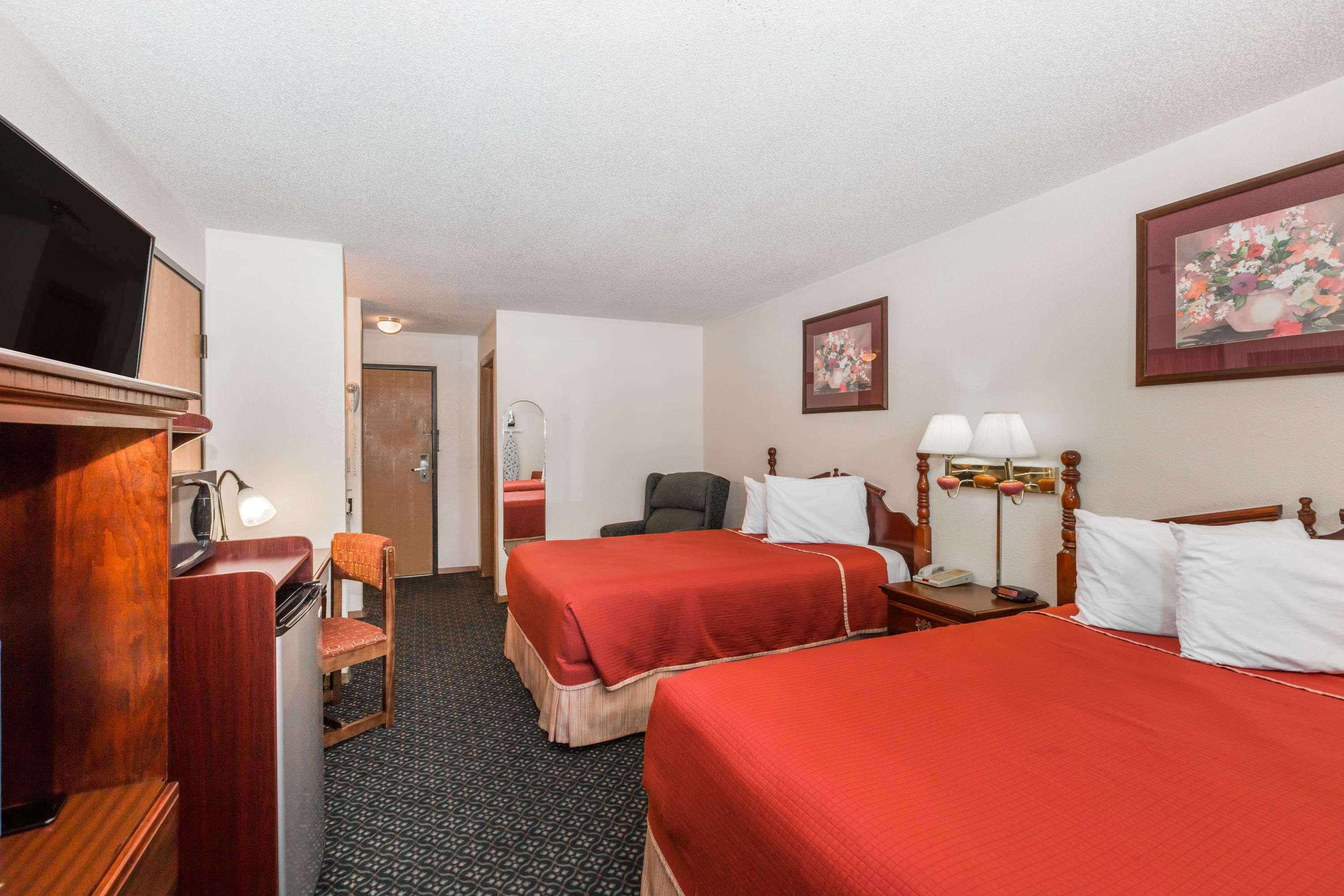 Howard Johnson By Wyndham Wichita Airport Eksteriør bilde