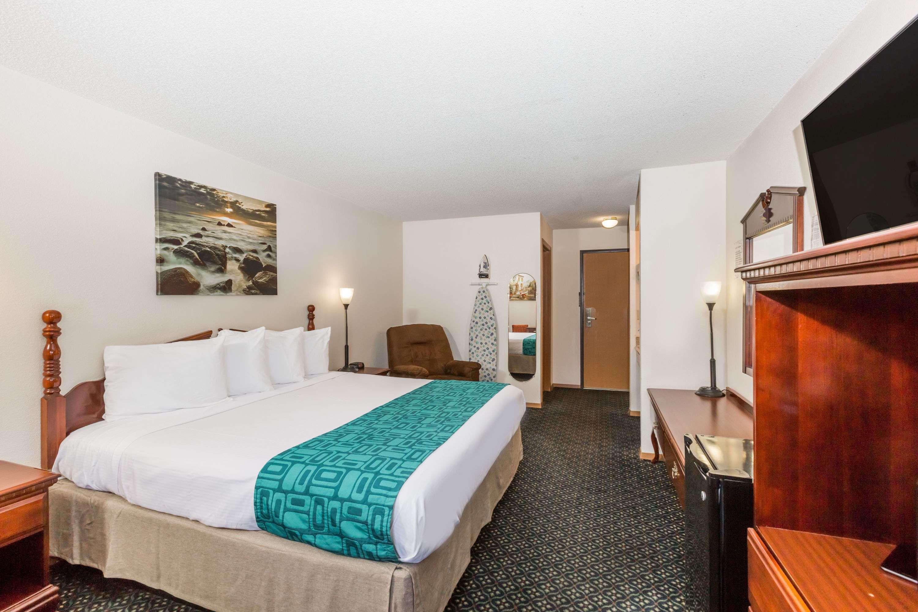 Howard Johnson By Wyndham Wichita Airport Eksteriør bilde