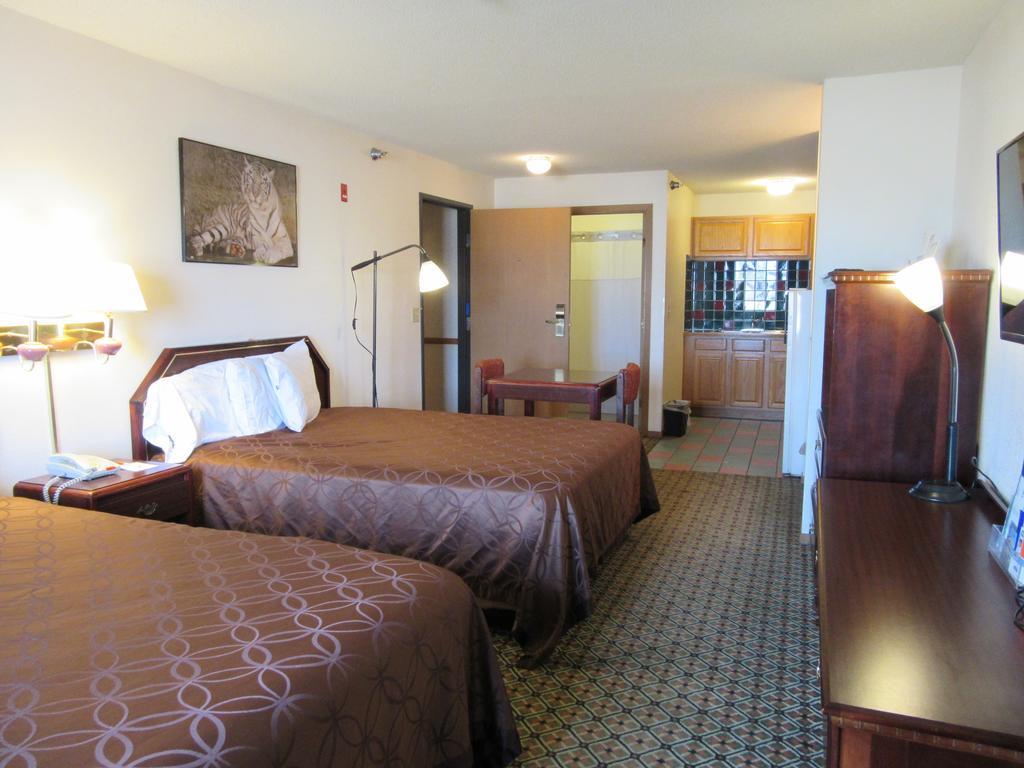 Howard Johnson By Wyndham Wichita Airport Eksteriør bilde