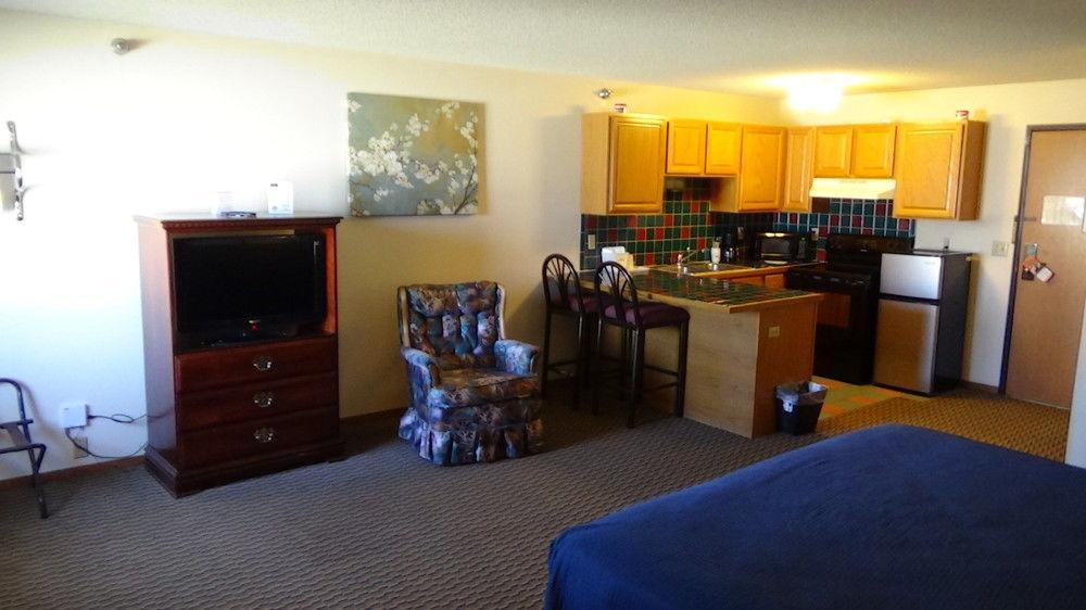 Howard Johnson By Wyndham Wichita Airport Eksteriør bilde