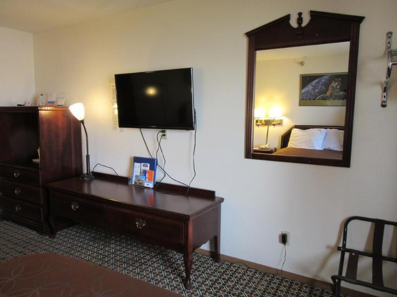Howard Johnson By Wyndham Wichita Airport Eksteriør bilde