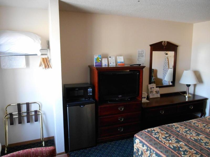 Howard Johnson By Wyndham Wichita Airport Eksteriør bilde