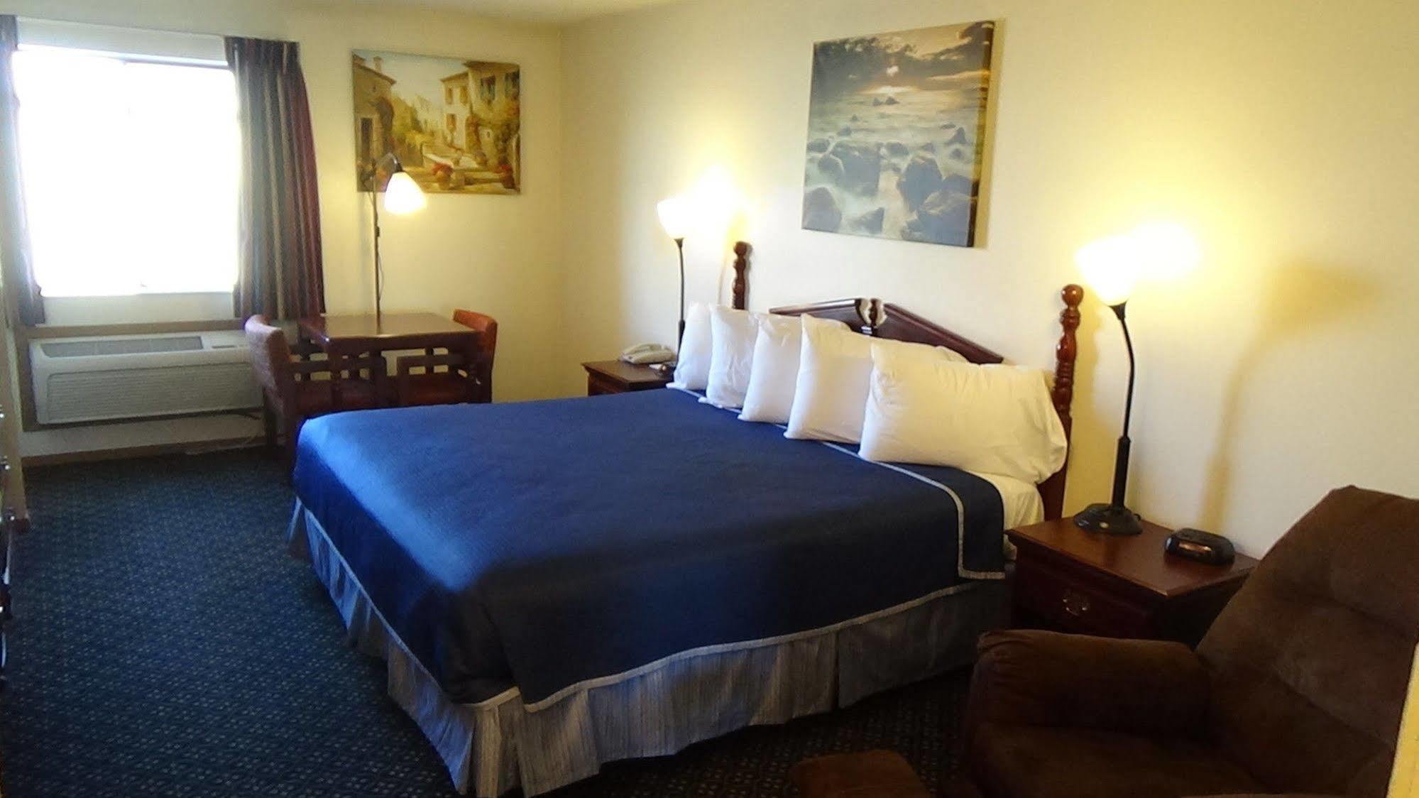 Howard Johnson By Wyndham Wichita Airport Eksteriør bilde