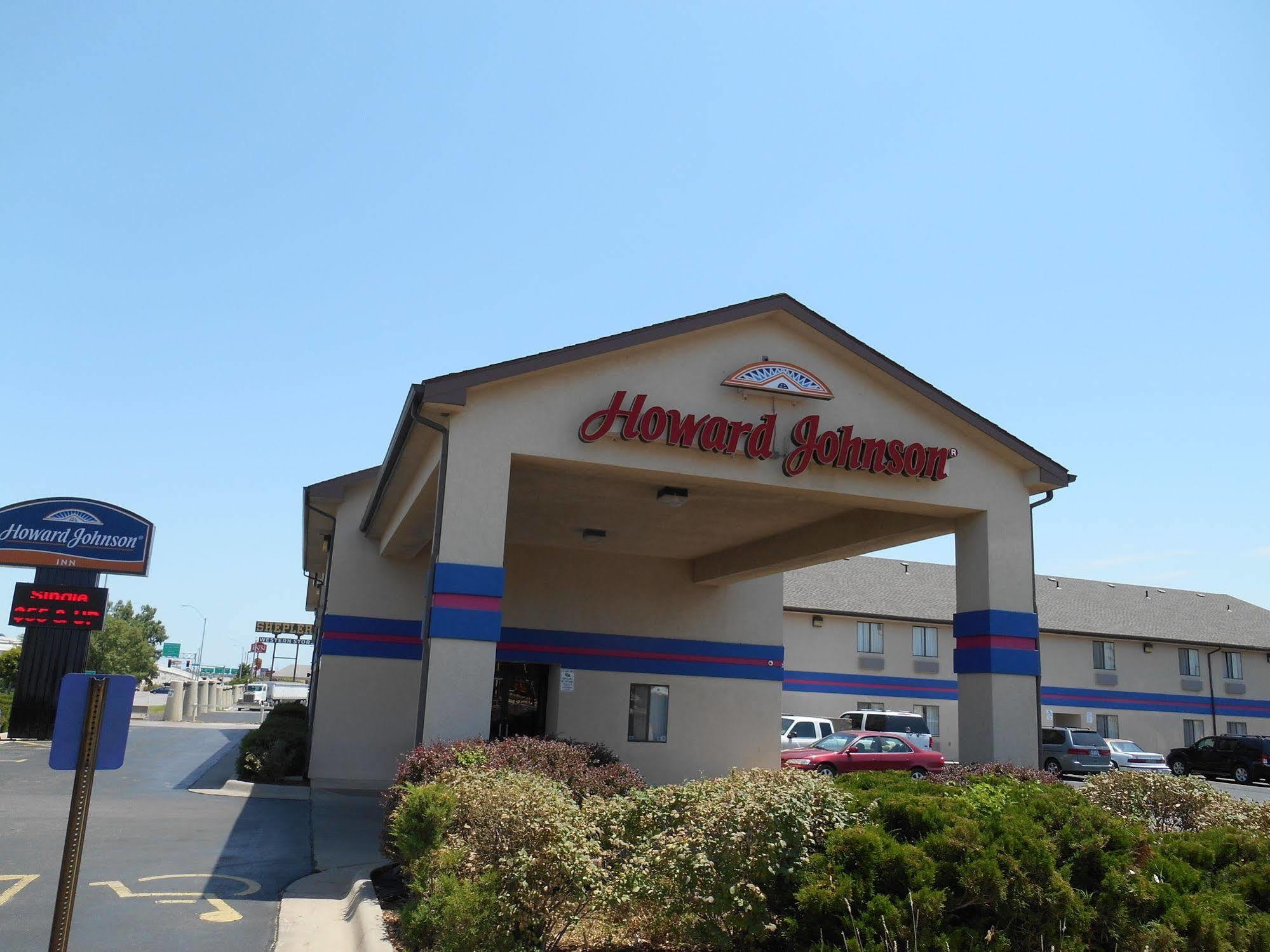 Howard Johnson By Wyndham Wichita Airport Eksteriør bilde